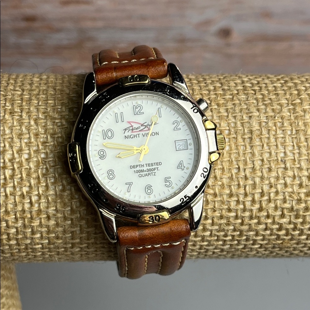 Freestyle Men's Watch Brown Leather White Dial - not tested